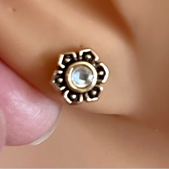 Avon (NIB) 4 pierced earrings gold tone elephant pack - jewelry - Picture 12 of 17